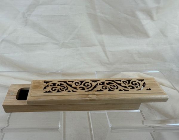 Etui zum Abbrennen von Räucherstäbchen